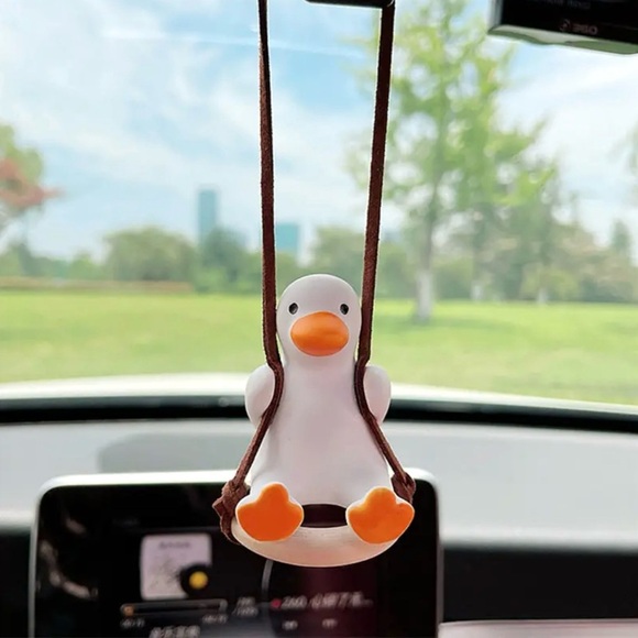 Swinging Duck On a Seat For Car Mirror New in Packaging - Picture 6 of 8